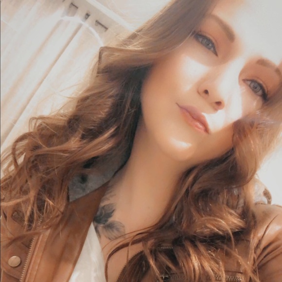 Meet your Posher, Tori - Picture 1 of 1